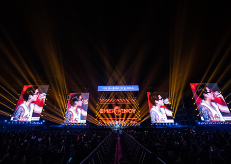 PG国际荧光棒助力时光演唱会震撼开唱