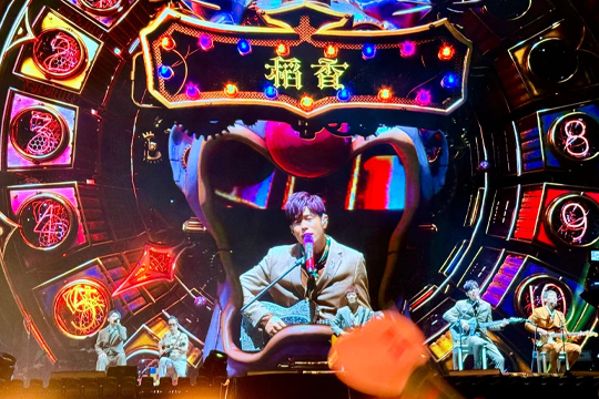 杀疯了！周杰伦深圳演唱会嗨翻天际！PG国际大屏、荧光棒与无人机齐齐上阵！